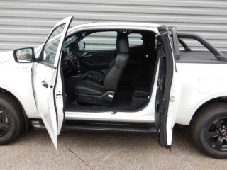 52000 : Hyundai Chaumont - Garage Michel Bazin - ISUZU D-Max - D-Max - Dolomite White Pearl métal - Transmission intégrale enclenc - Diesel