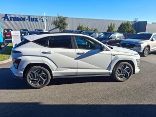 56000 : Hyundai Vannes - Park Lann Automobiles - HYUNDAI Kona - Kona - Atlas White - Traction - Hybride : Essence/Electrique