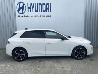 75010 : Hyundai Paris Nord - Goncourt Automobiles - OPEL ASTRA Elegance Business - ASTRA (10/2021) - BLANC - Boîte automatique - Essence / Courant électrique