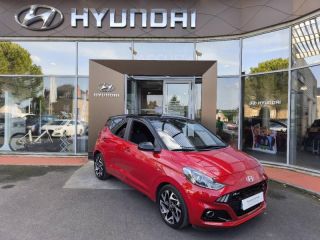 19100 : Hyundai Brive-la-Gaillarde - Garage Pouget - HYUNDAI i10 - i10 - Dragon Red Métal/Toit/rétros Black - Traction - Essence