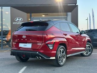 57200 : Hyundai Sarreguemines - Theobald Automobiles - HYUNDAI Kona - Kona - Ultimate Red métallisé/Toit/rétros Black - Traction - Hybride : Essence/Electrique