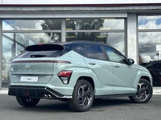 57200 : Hyundai Sarreguemines - Theobald Automobiles - HYUNDAI Kona - Kona - Mirage Green/Toit/rétros Black - Traction - Hybride : Essence/Electrique