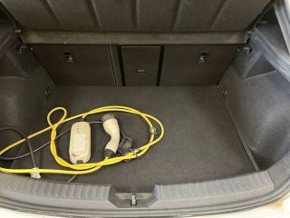 75010 : Hyundai Paris Nord - Goncourt Automobiles - SEAT LEON FR - LEON IV - BLANC NEVADA - Automate sequentiel - Essence / Courant électrique