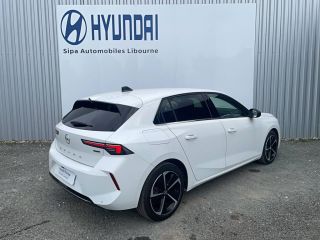 75010 : Hyundai Paris Nord - Goncourt Automobiles - OPEL ASTRA Elegance Business - ASTRA (10/2021) - BLANC - Boîte automatique - Essence / Courant électrique