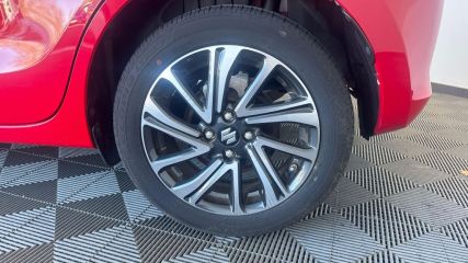 75010 : Hyundai Paris Nord - Goncourt Automobiles - SUZUKI SWIFT Pack - SWIFT IV - Rouge - Boîte manuelle - Essence sans plomb