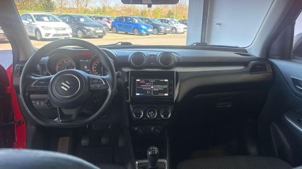 75010 : Hyundai Paris Nord - Goncourt Automobiles - SUZUKI SWIFT Pack - SWIFT IV - Rouge - Boîte manuelle - Essence sans plomb