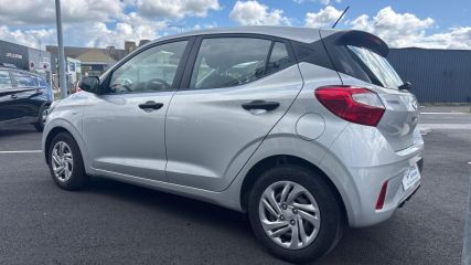 75010 : Hyundai Paris Nord - Goncourt Automobiles - HYUNDAI i10 Initia - i10 III - Gris - Boîte manuelle - Essence sans plomb