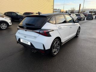 29200 : Hyundai Brest - Iroise Automobiles - HYUNDAI i20 - i20 - Atlas White/Toit+rétros Black - Traction - Essence