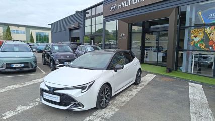 75010 : Hyundai Paris Nord - Goncourt Automobiles - TOYOTA COROLLA HYBRIDE MY22 Collection - COROLLA XII - Blanc - Automate à fonct. Continu - Essence / Courant électrique