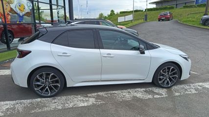 75010 : Hyundai Paris Nord - Goncourt Automobiles - TOYOTA COROLLA HYBRIDE MY22 Collection - COROLLA XII - Blanc - Automate à fonct. Continu - Essence / Courant électrique