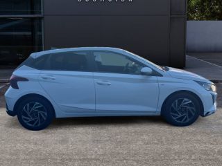 75010 : Hyundai Paris Nord - Goncourt Automobiles - HYUNDAI i20 Intuitive - i20 III - Blanc - Boîte manuelle - Essence sans plomb