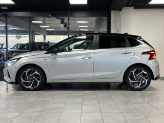 54520 : Hyundai Nancy - Théobald Automobiles - HYUNDAI i20 - i20 - Elemental Brass Métal/Toit/rétros Black - Traction - Essence/Micro-Hybride