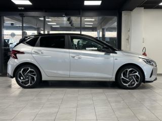 54520 : Hyundai Nancy - Théobald Automobiles - HYUNDAI i20 - i20 - Elemental Brass Métal/Toit/rétros Black - Traction - Essence/Micro-Hybride