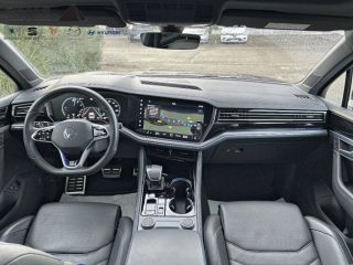 75010 : Hyundai Paris Nord - Goncourt Automobiles - VOLKSWAGEN TOUAREG R - TOUAREG (06/2023) - Noir - Boîte automatique - Essence / Courant électrique