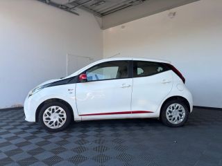 85000 : Hyundai MoceanRent | La Roche-sur-Yon - Océane Auto - TOYOTA AYGO MC18 x-play - AYGO II - Blanc - Boîte manuelle - Essence sans plomb