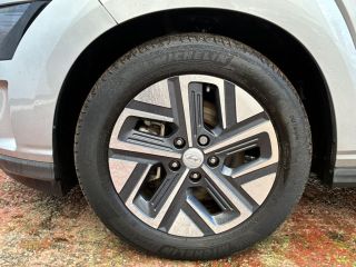 75010 : Hyundai Paris Nord - Goncourt Automobiles - HYUNDAI KONA ELECTRIC Intuitive - KONA ELECTRIC (12/2020) - GRIS CLAIR - Automate à fonct. Continu - Courant électrique