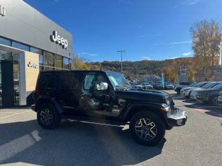 75010 : Hyundai Paris Nord - Goncourt Automobiles - JEEP WRANGLER MY21 Overland - WRANGLER JL - NOIR - Boîte automatique - Essence / Courant électrique