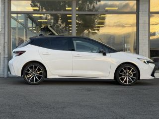 57200 : Hyundai Sarreguemines - Theobald Automobiles - TOYOTA Corolla - Corolla - Blanc Nacré Bi-ton - Traction - Hybride : Essence/Electrique