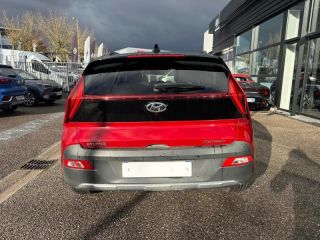 54520 : Hyundai Nancy - Théobald Automobiles - HYUNDAI Bayon - Bayon - Dragon Red Métal/Toit/rétros Black - Traction - Essence/Micro-Hybride