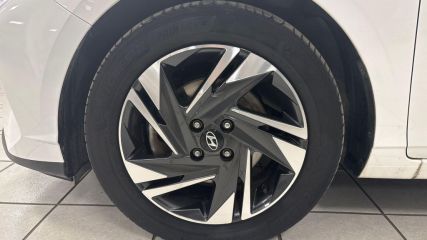 75010 : Hyundai Paris Nord - Goncourt Automobiles - HYUNDAI i20 Intuitive - i20 III - Blanc - Automate sequentiel - Essence sans plomb