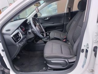 92250 : Hyundai Motor Company - KIA Rio - Rio - Blanc - Traction - Essence