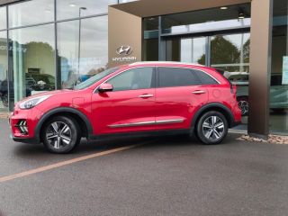 92250 : Hyundai Motor Company - KIA Niro - Niro - Rouge Magma métallisé - Traction - Hybride rechargeable : Essence/Electrique