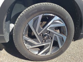 75010 : Hyundai Paris Nord - Goncourt Automobiles - HYUNDAI BAYON Intuitive - BAYON - Blanc - Automate sequentiel - Essence sans plomb
