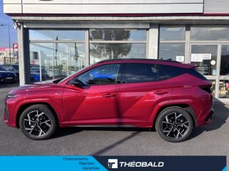 57200 : Hyundai Sarreguemines - Theobald Automobiles - HYUNDAI Tucson - Tucson - Ultimate Red Métal - Traction - Hybride : Essence/Electrique