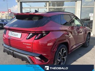 57200 : Hyundai Sarreguemines - Theobald Automobiles - HYUNDAI Tucson - Tucson - Ultimate Red Métal - Traction - Hybride : Essence/Electrique