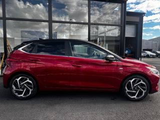 75010 : Hyundai Paris Nord - Goncourt Automobiles - HYUNDAI i20 Creative - i20 III - Dragon Red / Phantom Black - Boîte manuelle - Essence sans plomb