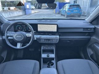 75010 : Hyundai Paris Nord - Goncourt Automobiles - HYUNDAI KONA Intuitive - KONA (02/2023) - ATLAS WHITE - Automate sequentiel - Essence / Courant électrique