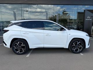 75010 : Hyundai Paris Nord - Goncourt Automobiles - HYUNDAI TUCSON N Line Executive - TUCSON IV - Blanc - Boîte automatique - Essence / Courant électrique