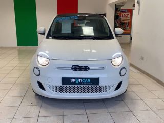 75010 : Hyundai Paris Nord - Goncourt Automobiles - FIAT 500C NOUVELLE Icône - 500 III - Bossanova White - Automate à fonct. Continu - Courant électrique