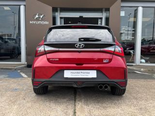 72100 : Hyundai Le Mans - GCH LE MANS - HYUNDAI i20 - i20 - Dragon Red Métal/Toit/rétro Black - Traction - Essence/Micro-Hybride