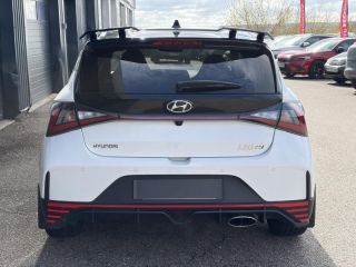 54520 : Hyundai Nancy - Théobald Automobiles - HYUNDAI i20 - i20 - Atlas White Métal/Toit/rétros Black - Traction - Essence