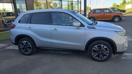 75010 : Hyundai Paris Nord - Goncourt Automobiles - SUZUKI VITARA Style - VITARA IV - Gris - Boîte manuelle - Essence sans plomb