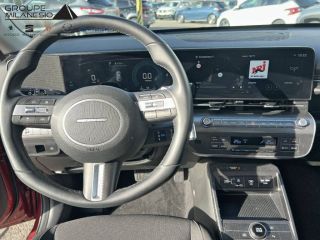 75010 : Hyundai Paris Nord - Goncourt Automobiles - HYUNDAI KONA Intuitive - KONA (02/2023) - ULTIMATE RED - Automate sequentiel - Essence / Courant électrique