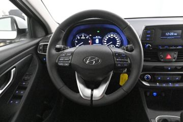 75010 : Hyundai Paris Nord - Goncourt Automobiles - HYUNDAI i30 SW Creative - i30 III - BLANC - Boîte manuelle - Diesel