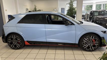 75010 : Hyundai Paris Nord - Goncourt Automobiles - HYUNDAI IONIQ 5 N  - IONIQ 5 - Bleu - Automate à fonct. Continu - Courant électrique