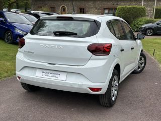 75010 : Hyundai Paris Nord - Goncourt Automobiles - DACIA SANDERO Essential - SANDERO III - Blanc - Boîte manuelle - Essence sans plomb