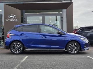 57200 : Hyundai Sarreguemines - Theobald Automobiles - HYUNDAI i20 - i20 - Intense Blue Métal/Toit/rétro Black - Traction - Essence/Micro-Hybride