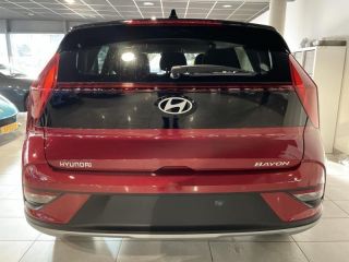 54520 : Hyundai Nancy - Théobald Automobiles - HYUNDAI Bayon - Bayon - Dragon Red Métal/Toit+rétros Black - Traction - Essence