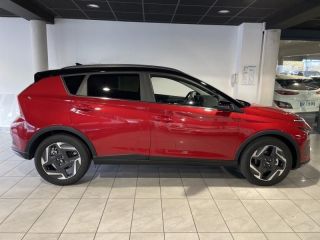 54520 : Hyundai Nancy - Théobald Automobiles - HYUNDAI Bayon - Bayon - Dragon Red Métal/Toit+rétros Black - Traction - Essence