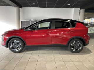 54520 : Hyundai Nancy - Théobald Automobiles - HYUNDAI Bayon - Bayon - Dragon Red Métal/Toit+rétros Black - Traction - Essence