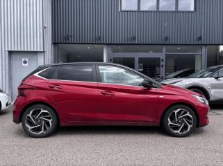54520 : Hyundai Nancy - Théobald Automobiles - HYUNDAI i20 - i20 - Dragon Red Métal/Toit/rétro Black - Traction - Essence/Micro-Hybride