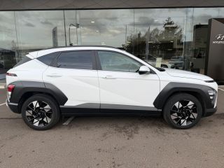 75010 : Hyundai Paris Nord - Goncourt Automobiles - HYUNDAI KONA Creative - KONA II - Blanc - Automate sequentiel - Essence / Courant électrique