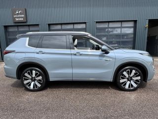 54520 : Hyundai Nancy - Théobald Automobiles - MITSUBISHI Outlander - Outlander - Moonstone Grey Premium/Toit Noir - Transmission intégrale - Hybride rechargeable : Essence/Electrique