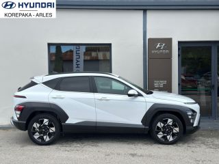 75010 : Hyundai Paris Nord - Goncourt Automobiles - HYUNDAI KONA Creative - KONA II - Blanc - Automate sequentiel - Essence / Courant électrique