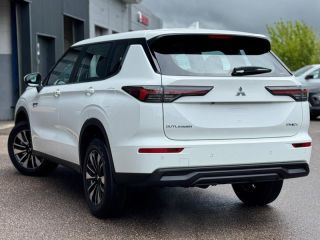 54520 : Hyundai Nancy - Théobald Automobiles - MITSUBISHI Outlander - Outlander - Blanc - Transmission intégrale - Hybride rechargeable : Essence/Electrique