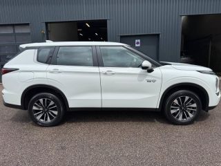 54520 : Hyundai Nancy - Théobald Automobiles - MITSUBISHI Outlander - Outlander - Blanc - Transmission intégrale - Hybride rechargeable : Essence/Electrique